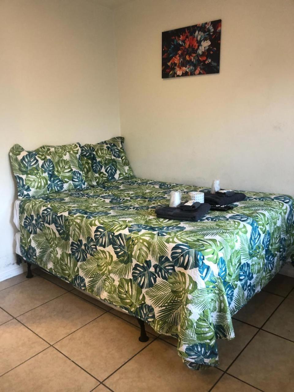 Crown Inn & Suites Spring Valley  Экстерьер фото